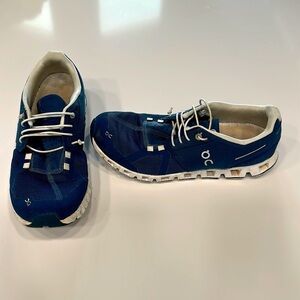Navy men’s on cloud 5 running shoes​​​​​